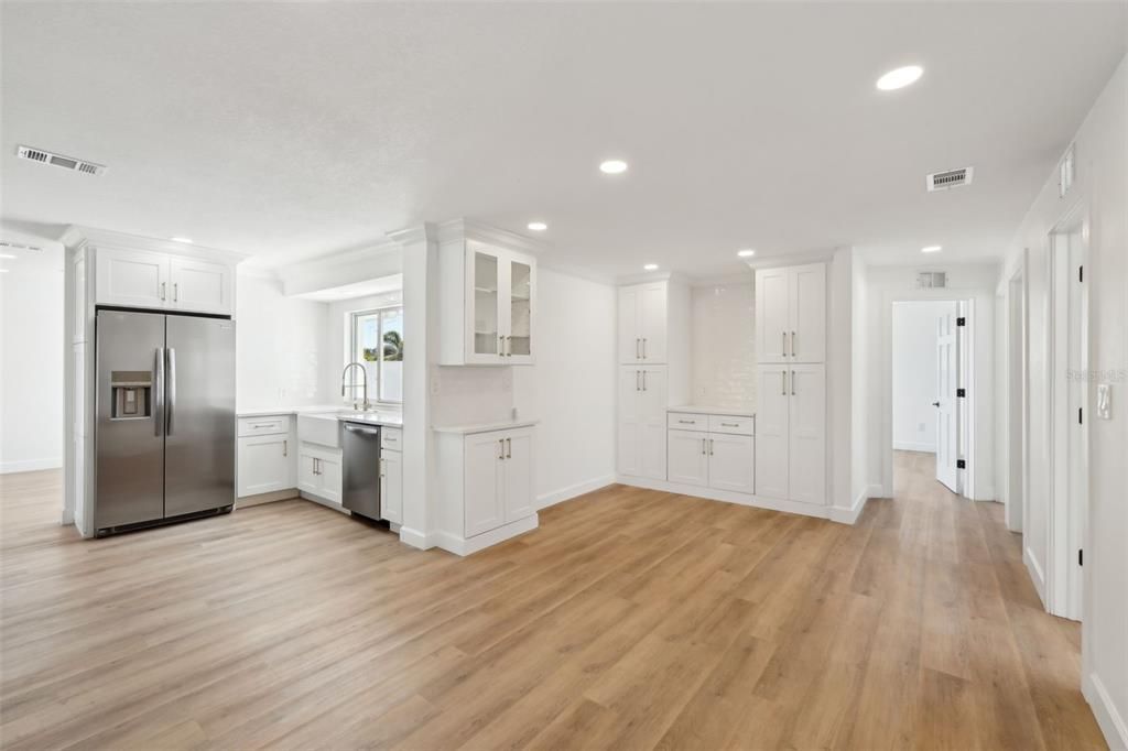 待售: $1,050,000 (4 贝兹, 2 浴室, 1815 平方英尺)