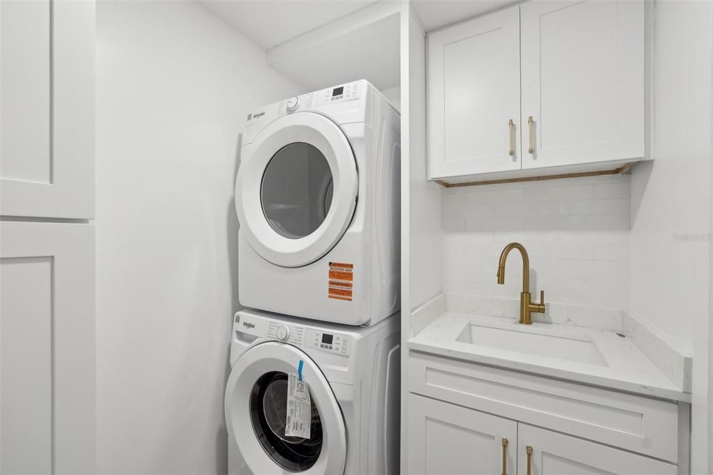 待售: $1,050,000 (4 贝兹, 2 浴室, 1815 平方英尺)