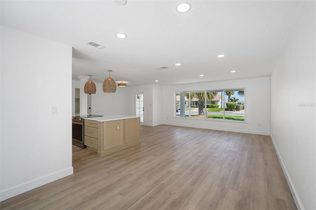 待售: $1,050,000 (4 贝兹, 2 浴室, 1815 平方英尺)