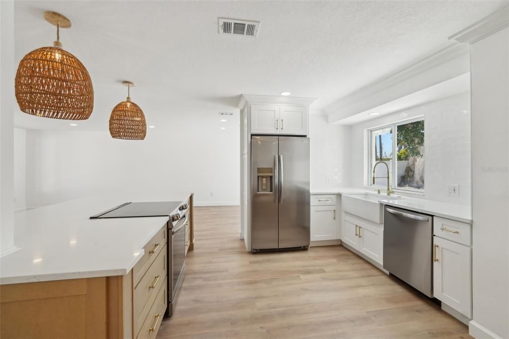 待售: $1,050,000 (4 贝兹, 2 浴室, 1815 平方英尺)