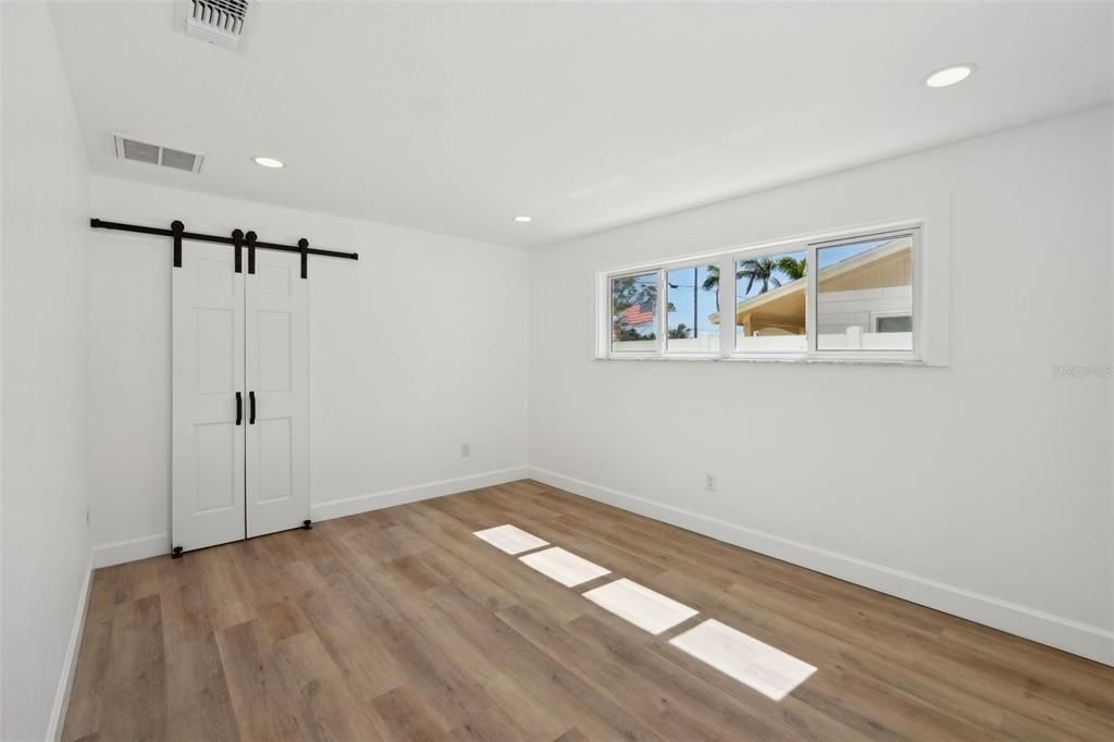 待售: $1,050,000 (4 贝兹, 2 浴室, 1815 平方英尺)