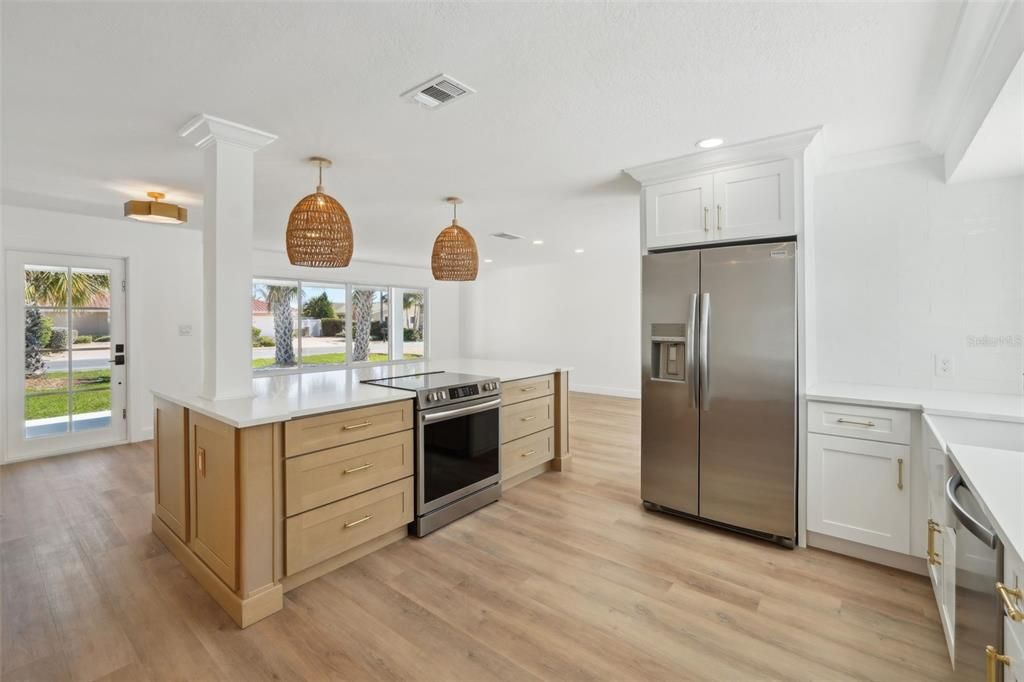 待售: $1,050,000 (4 贝兹, 2 浴室, 1815 平方英尺)