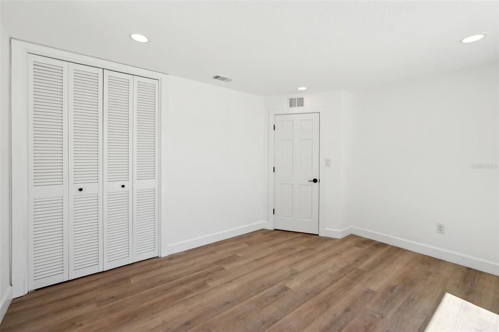 待售: $1,050,000 (4 贝兹, 2 浴室, 1815 平方英尺)