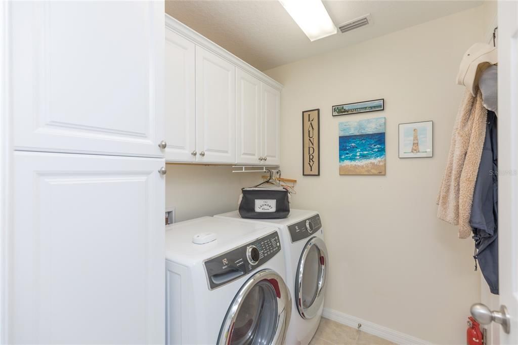 Active With Contract: $410,000 (3 beds, 2 baths, 1642 Square Feet)