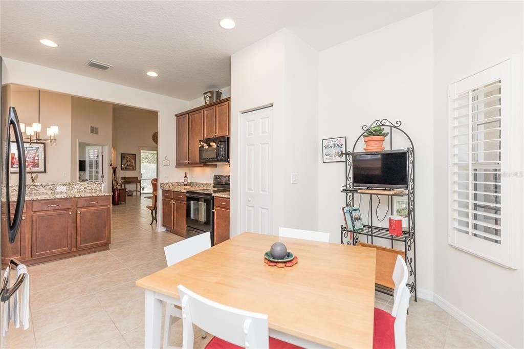 Active With Contract: $410,000 (3 beds, 2 baths, 1642 Square Feet)