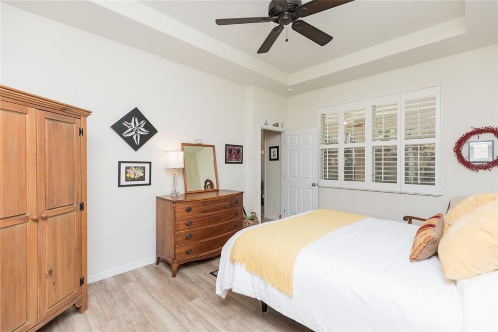 Active With Contract: $410,000 (3 beds, 2 baths, 1642 Square Feet)