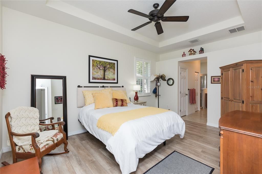 Active With Contract: $410,000 (3 beds, 2 baths, 1642 Square Feet)