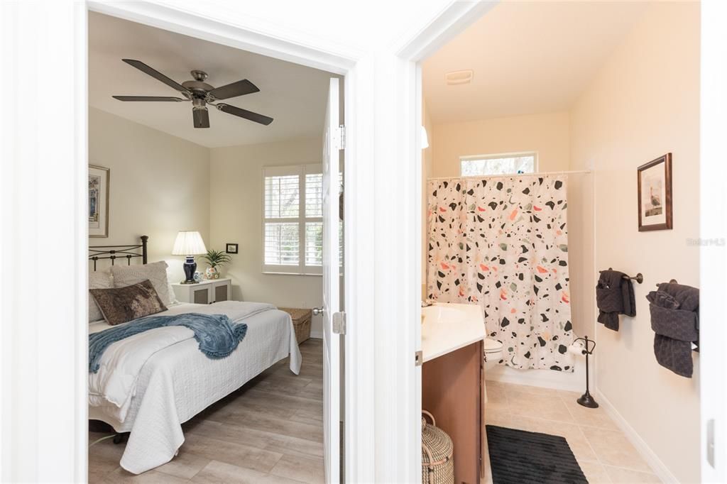 Active With Contract: $410,000 (3 beds, 2 baths, 1642 Square Feet)