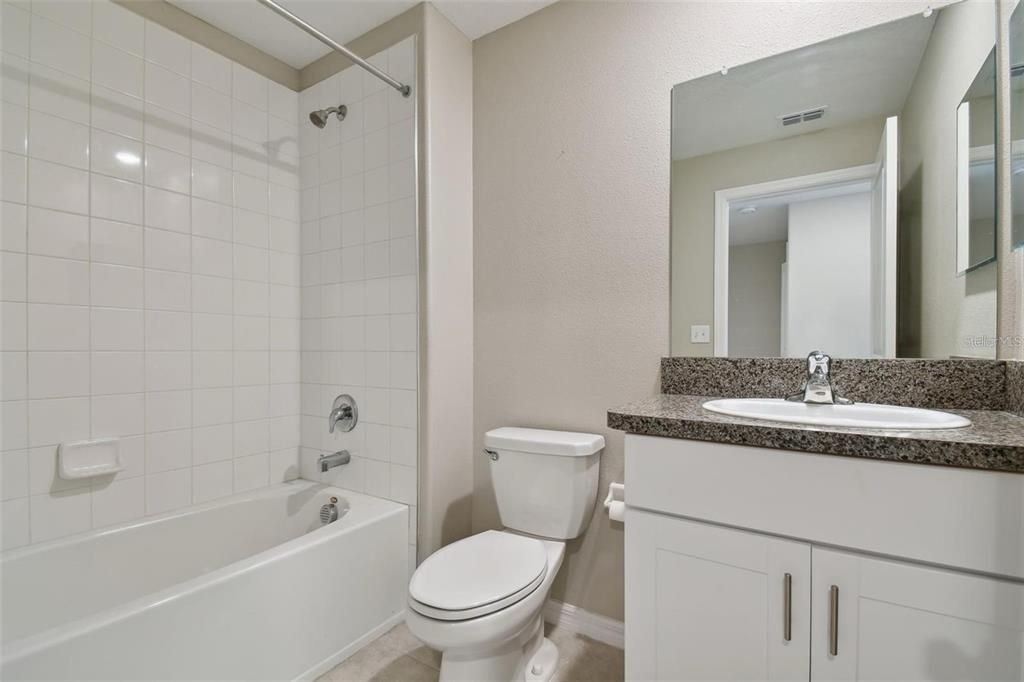 合同活跃: $269,900 (3 贝兹, 2 浴室, 1634 平方英尺)