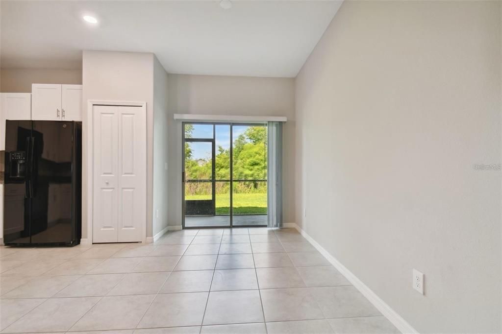 合同活跃: $269,900 (3 贝兹, 2 浴室, 1634 平方英尺)