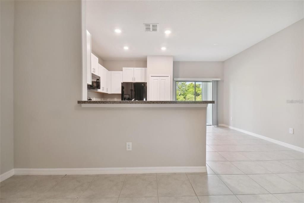 合同活跃: $269,900 (3 贝兹, 2 浴室, 1634 平方英尺)