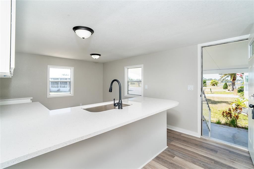 Activo con contrato: $112,000 (2 camas, 2 baños, 1068 Pies cuadrados)