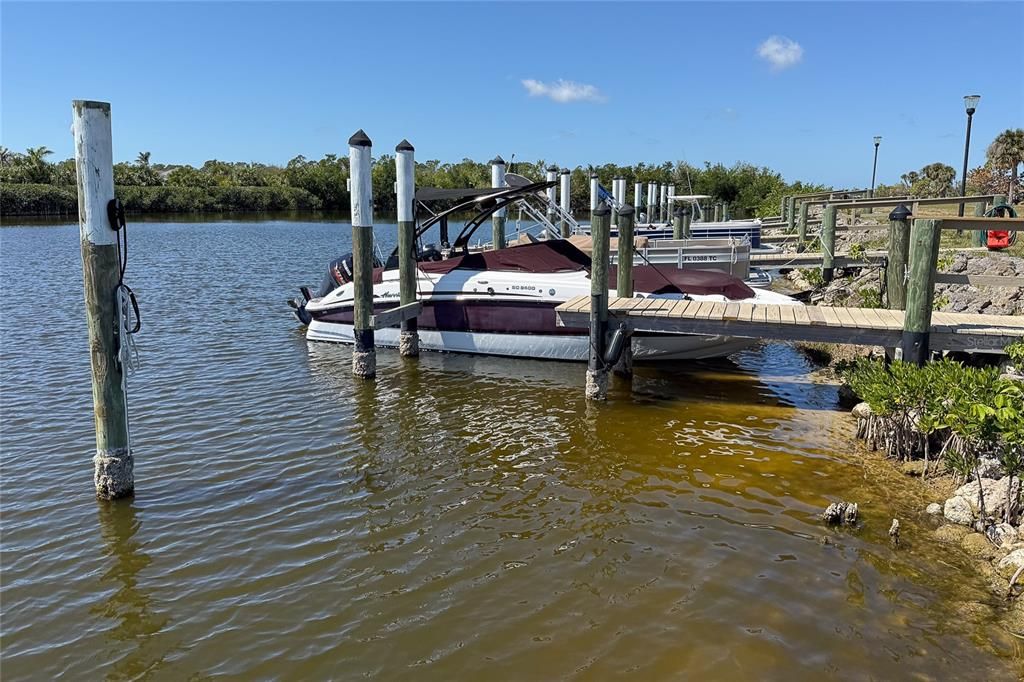 Activo con contrato: $112,000 (2 camas, 2 baños, 1068 Pies cuadrados)