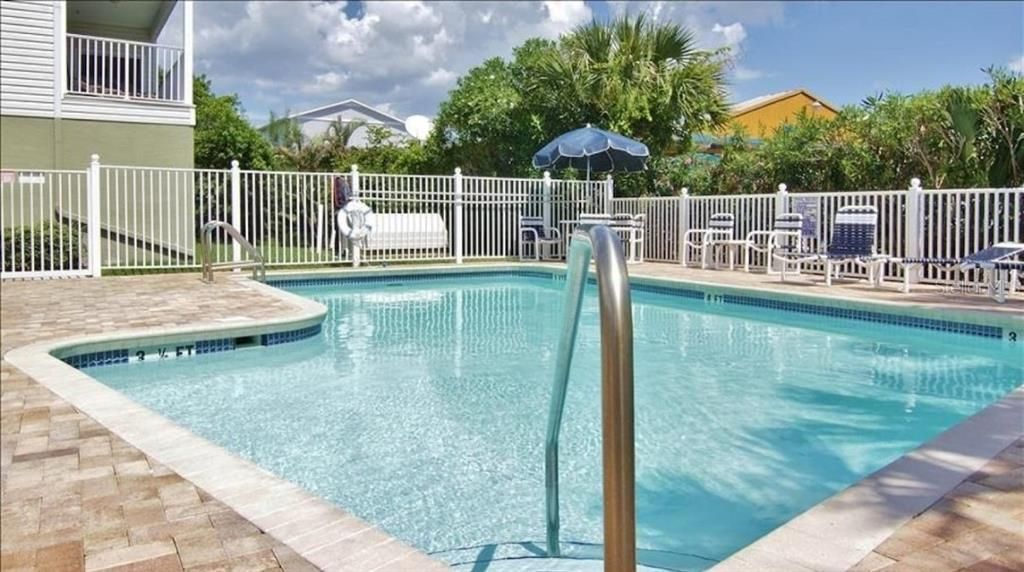 合同活跃: $575,000 (2 贝兹, 2 浴室, 1390 平方英尺)