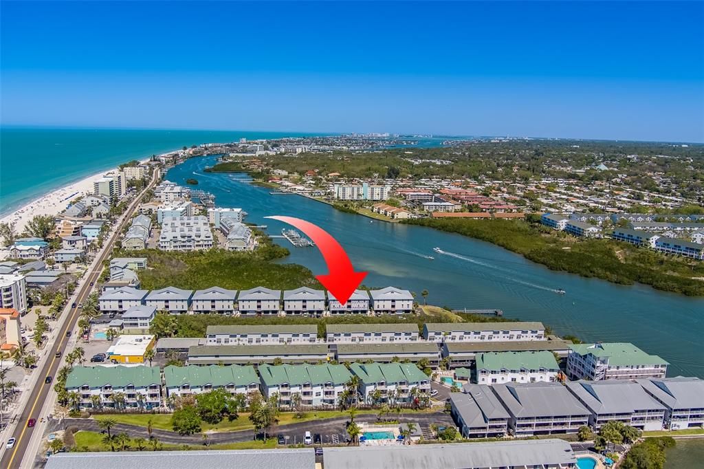 合同活跃: $575,000 (2 贝兹, 2 浴室, 1390 平方英尺)