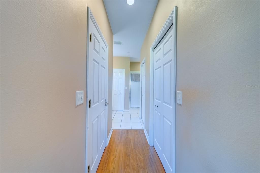 合同活跃: $575,000 (2 贝兹, 2 浴室, 1390 平方英尺)