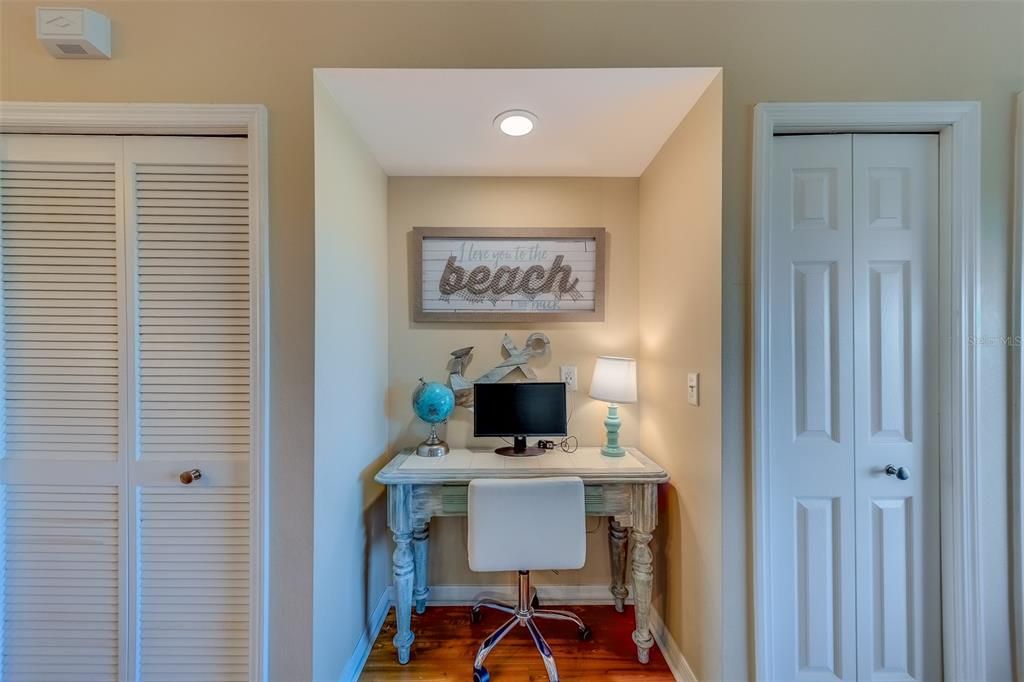 合同活跃: $575,000 (2 贝兹, 2 浴室, 1390 平方英尺)