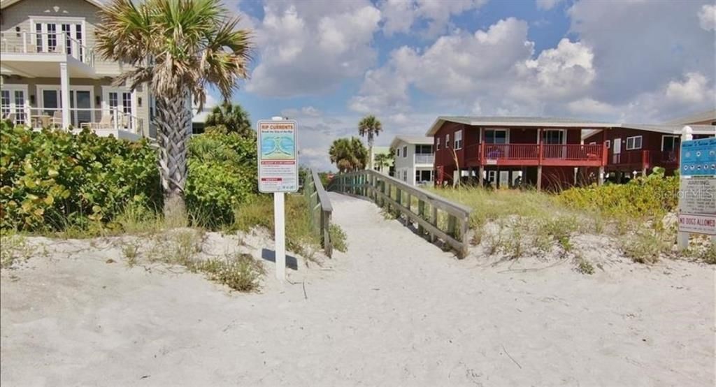 合同活跃: $575,000 (2 贝兹, 2 浴室, 1390 平方英尺)