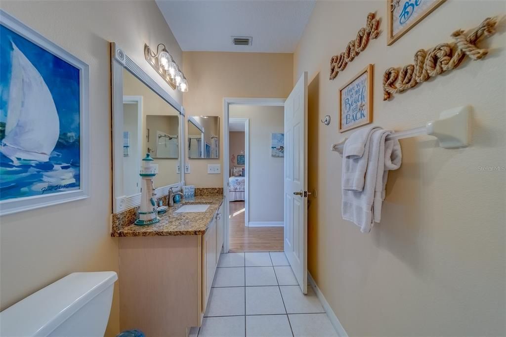 合同活跃: $575,000 (2 贝兹, 2 浴室, 1390 平方英尺)