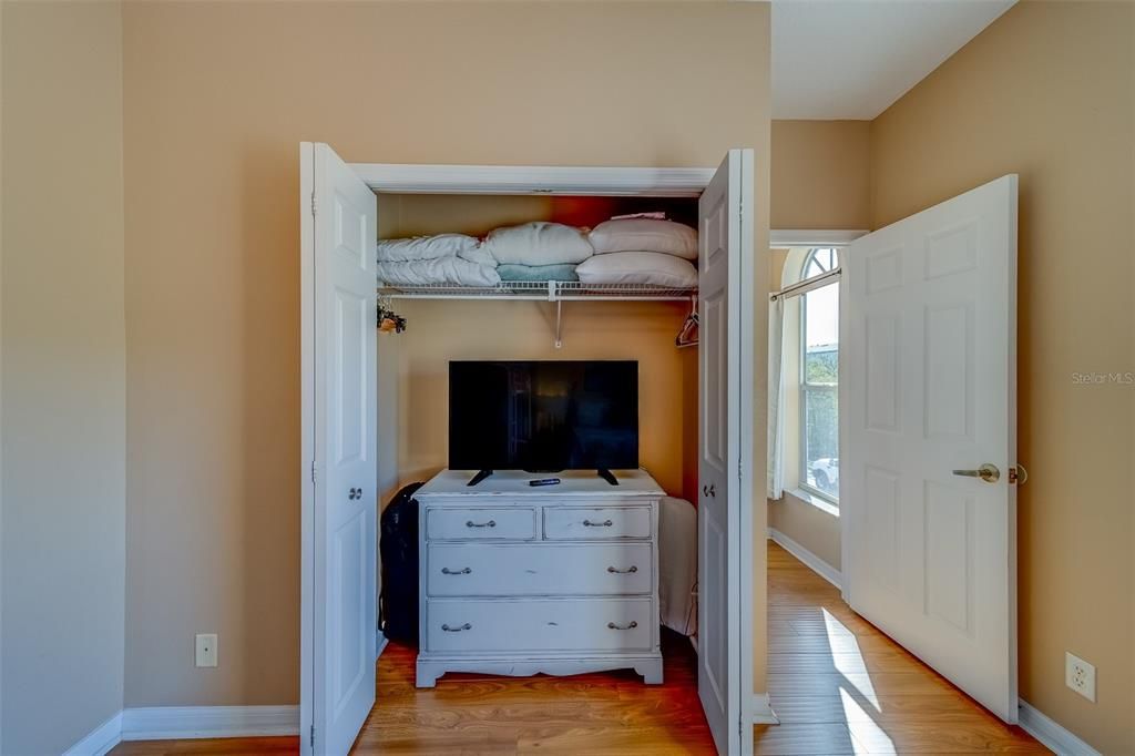 合同活跃: $575,000 (2 贝兹, 2 浴室, 1390 平方英尺)