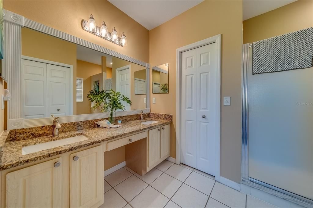 合同活跃: $575,000 (2 贝兹, 2 浴室, 1390 平方英尺)