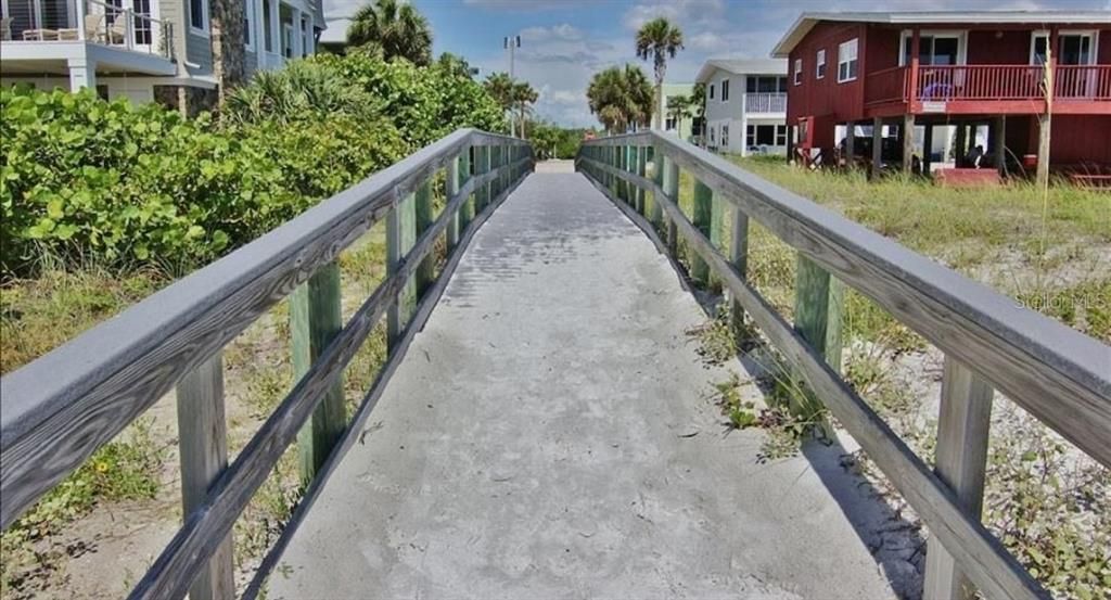 合同活跃: $575,000 (2 贝兹, 2 浴室, 1390 平方英尺)