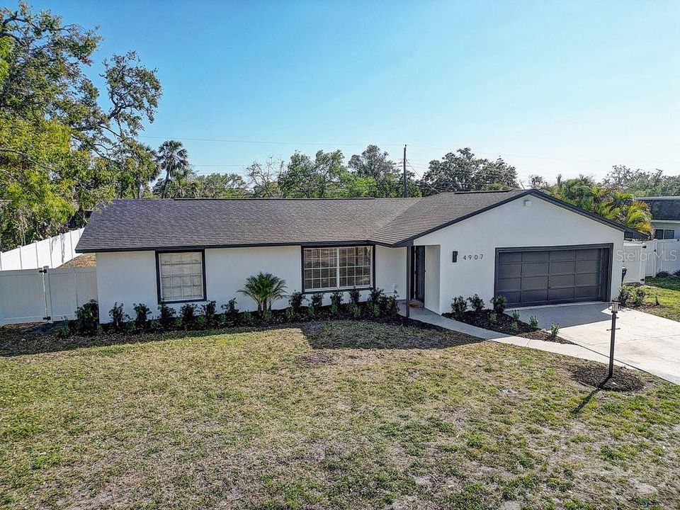 Недавно продано: $725,000 (4 спален, 2 ванн, 2291 Квадратных фут)