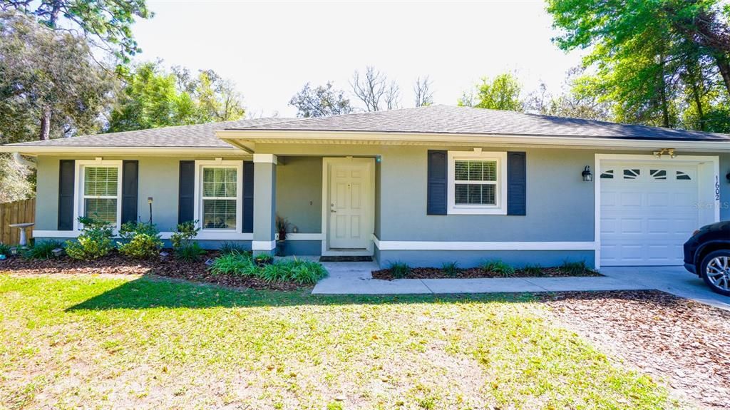 最近售出: $299,900 (3 贝兹, 2 浴室, 1278 平方英尺)