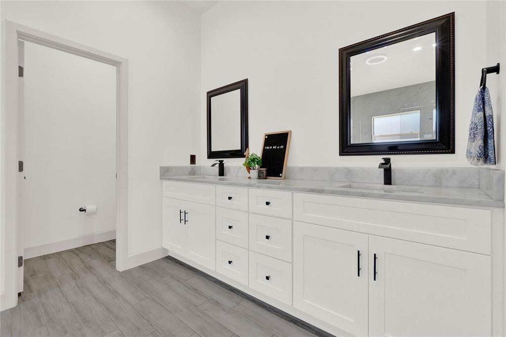 For Sale: $719,900 (4 beds, 3 baths, 2698 Square Feet)