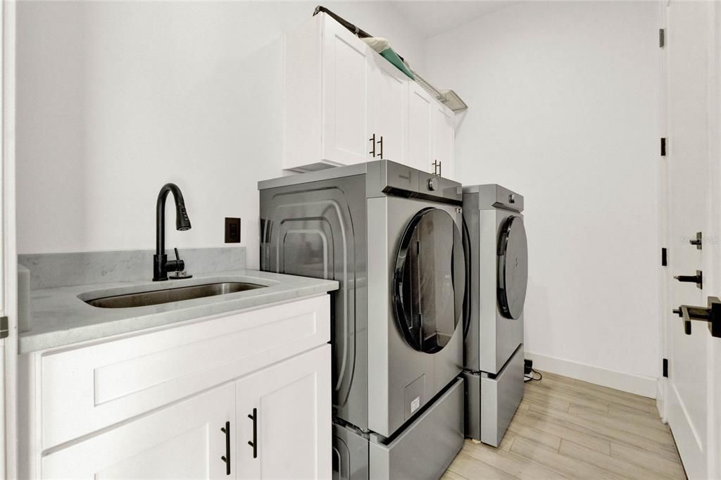 For Sale: $719,900 (4 beds, 3 baths, 2698 Square Feet)