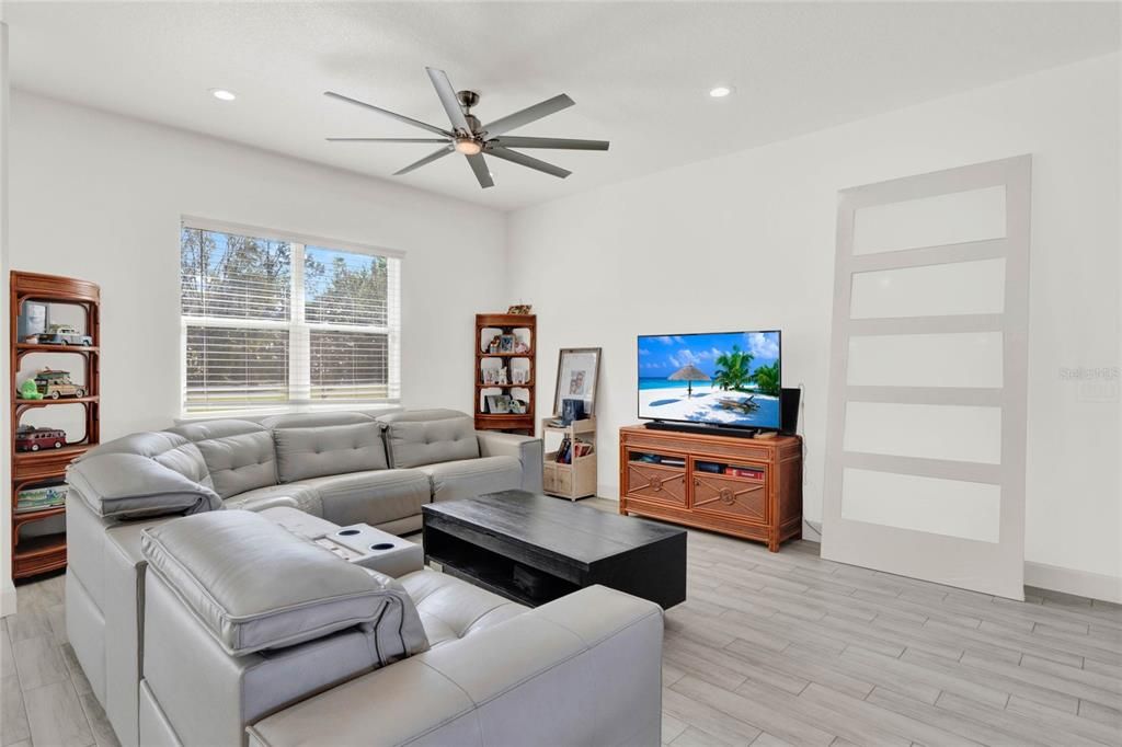 For Sale: $719,900 (4 beds, 3 baths, 2698 Square Feet)