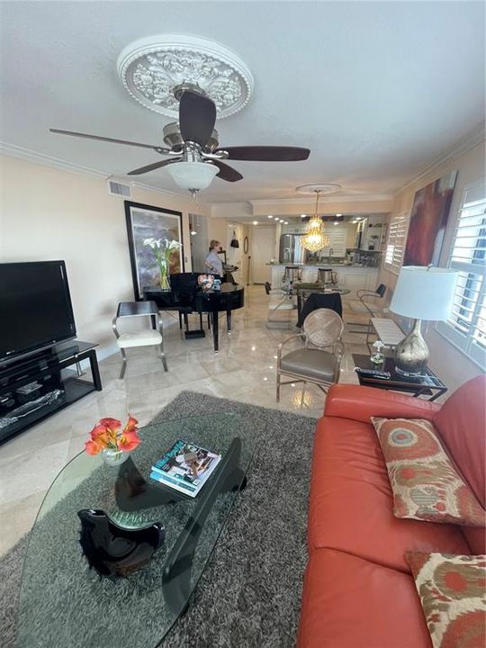 出租: $5,000 (2 贝兹, 2 浴室, 1094 平方英尺)