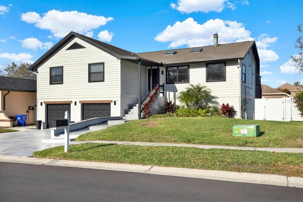 Active With Contract: $594,999 (5 beds, 3 baths, 2916 Square Feet)