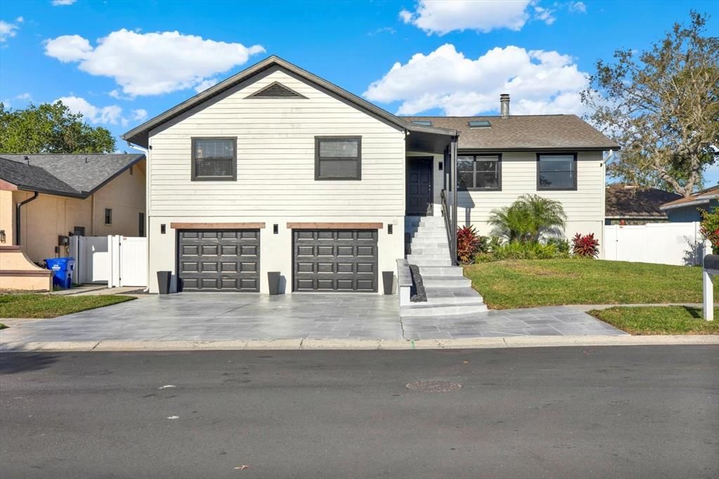 Active With Contract: $594,999 (5 beds, 3 baths, 2916 Square Feet)