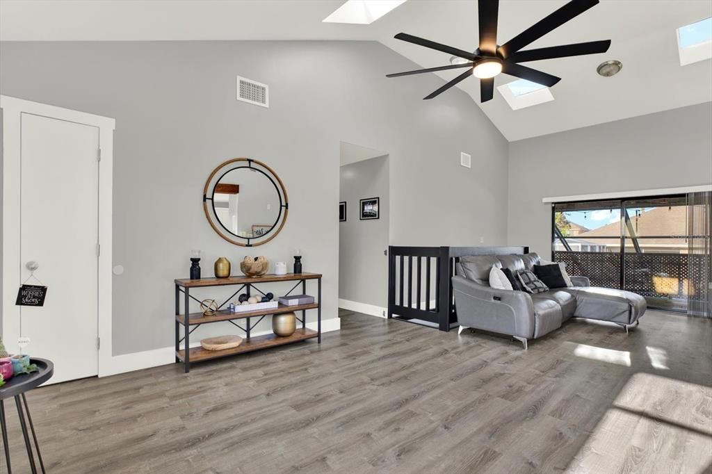 Active With Contract: $594,999 (5 beds, 3 baths, 2916 Square Feet)