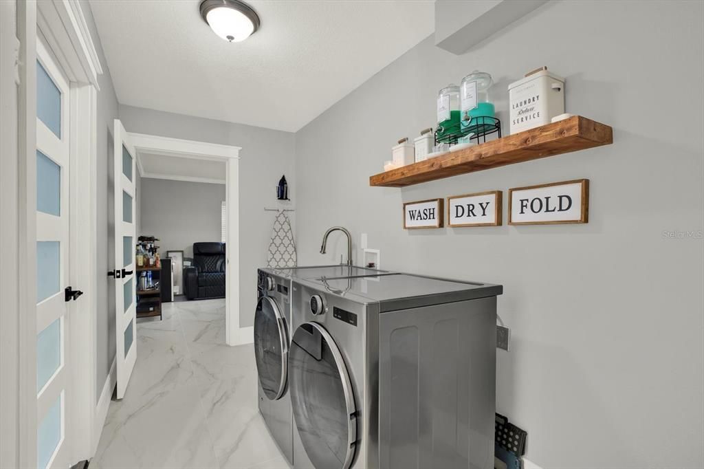 Active With Contract: $594,999 (5 beds, 3 baths, 2916 Square Feet)