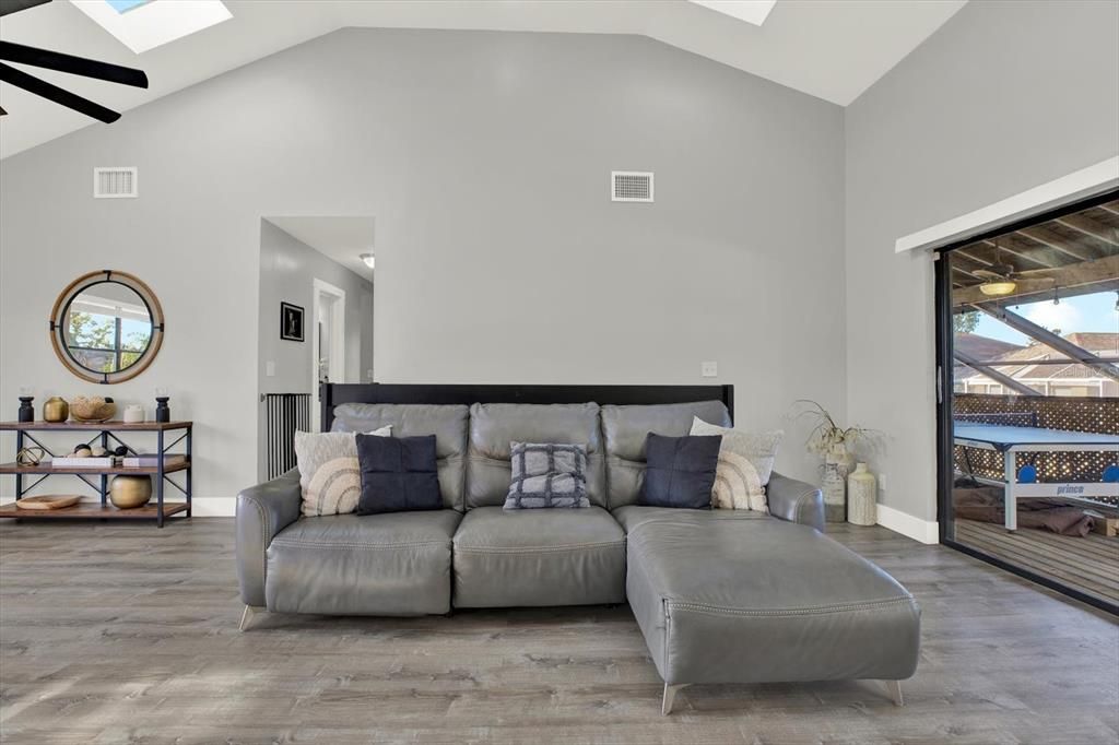 Active With Contract: $594,999 (5 beds, 3 baths, 2916 Square Feet)