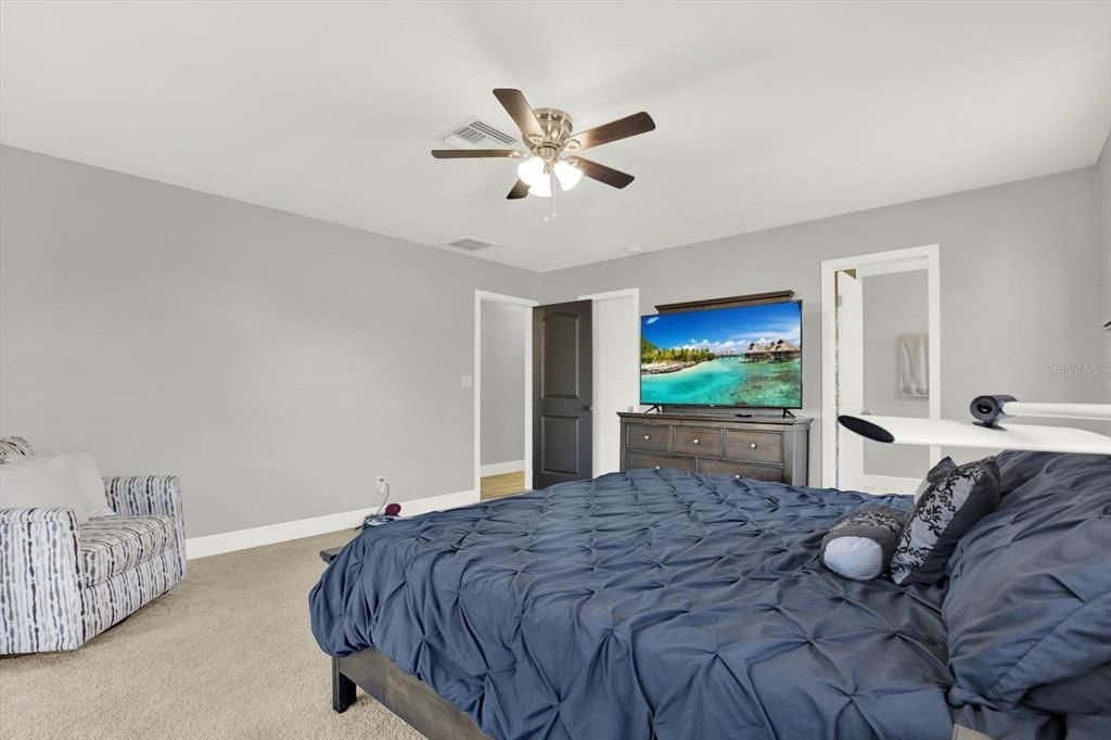 Active With Contract: $594,999 (5 beds, 3 baths, 2916 Square Feet)