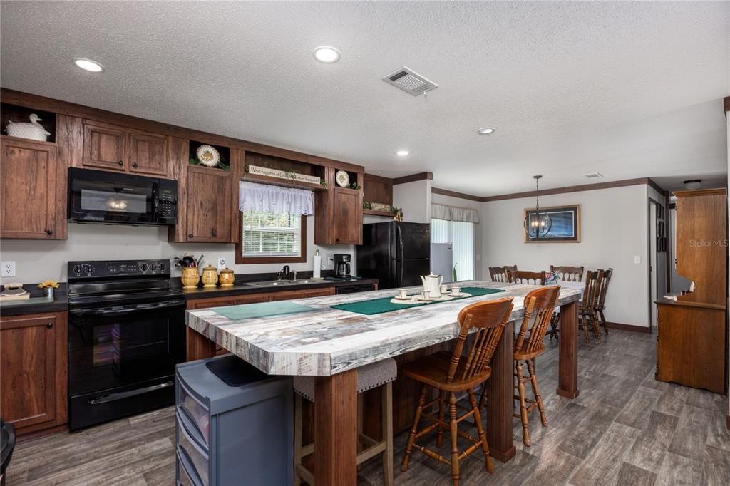For Sale: $639,900 (7 beds, 4 baths, 3557 Square Feet)