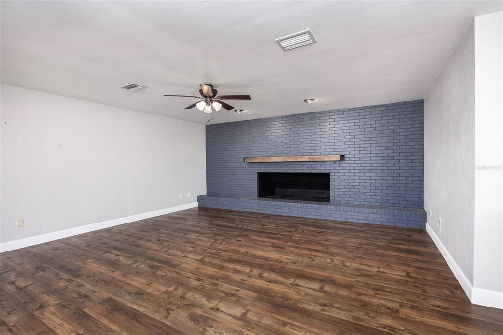 For Sale: $639,900 (7 beds, 4 baths, 3557 Square Feet)