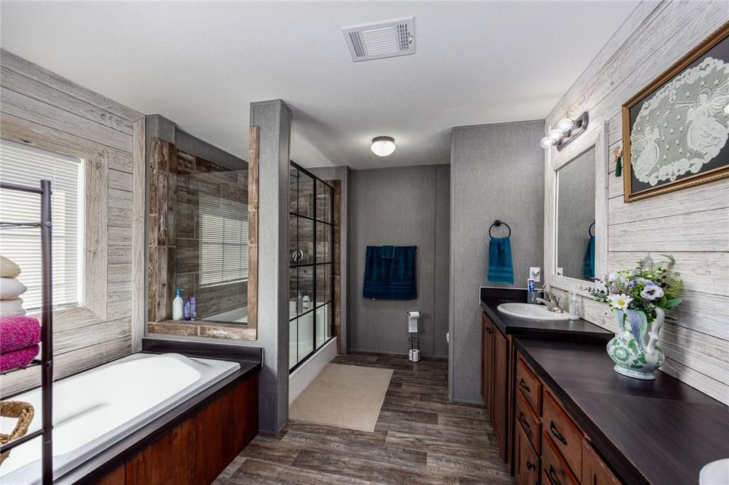 For Sale: $639,900 (7 beds, 4 baths, 3557 Square Feet)