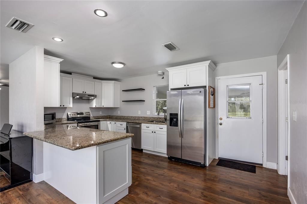 For Sale: $639,900 (7 beds, 4 baths, 3557 Square Feet)