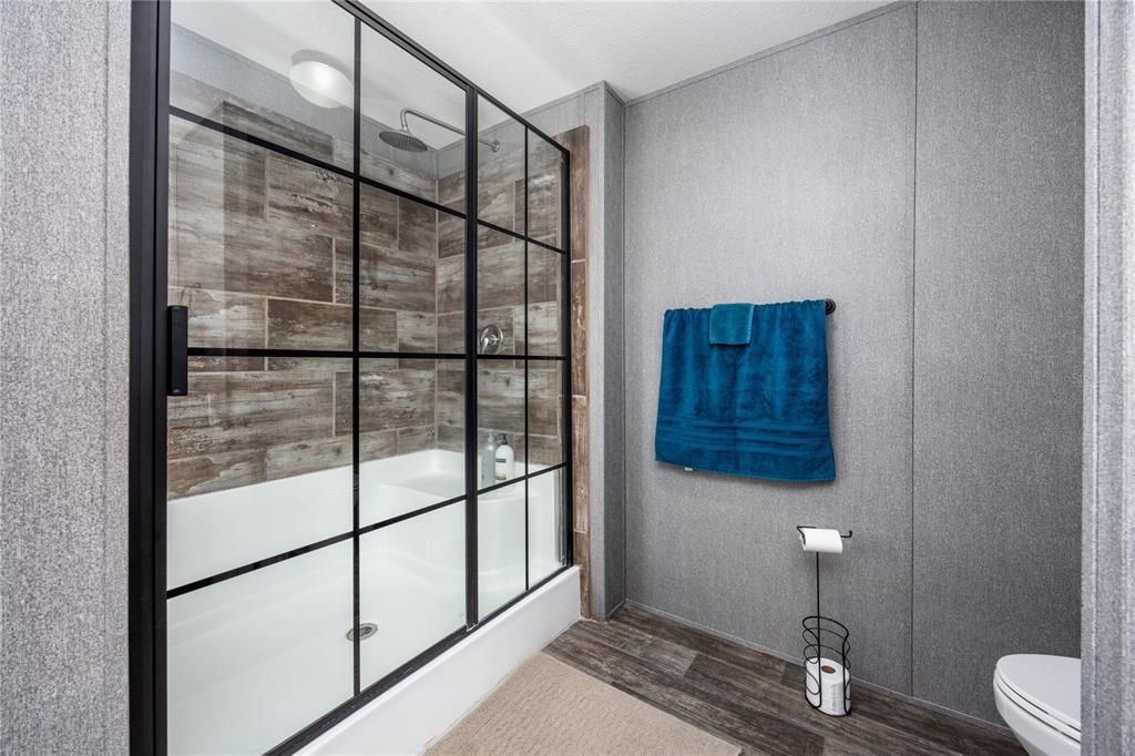 For Sale: $639,900 (7 beds, 4 baths, 3557 Square Feet)