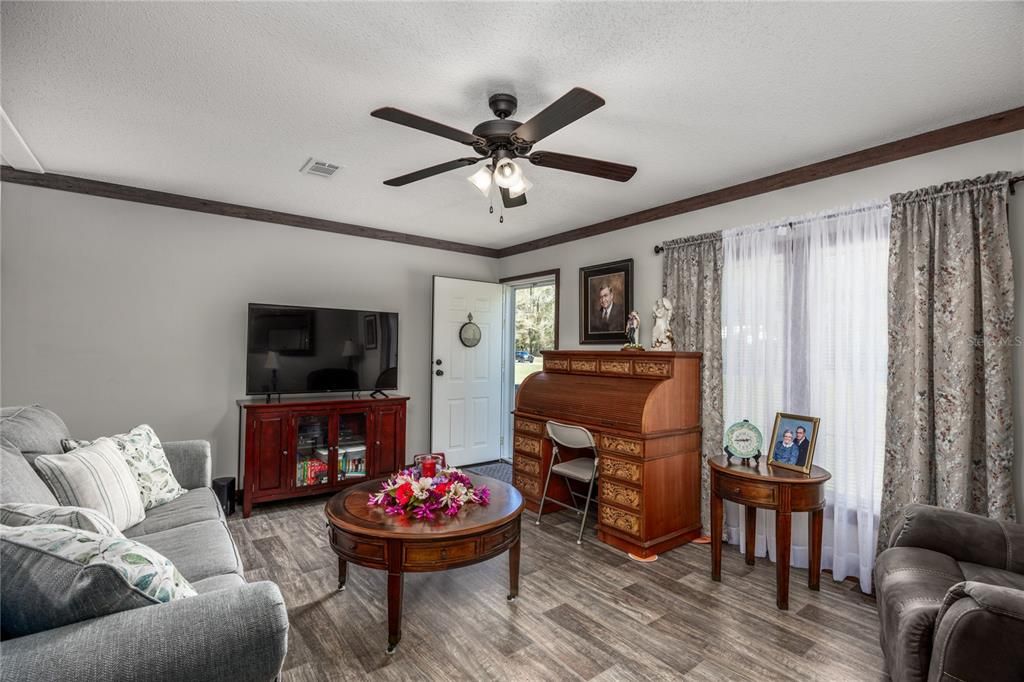 For Sale: $639,900 (7 beds, 4 baths, 3557 Square Feet)