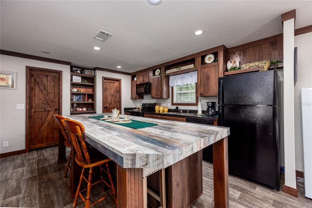 For Sale: $639,900 (7 beds, 4 baths, 3557 Square Feet)
