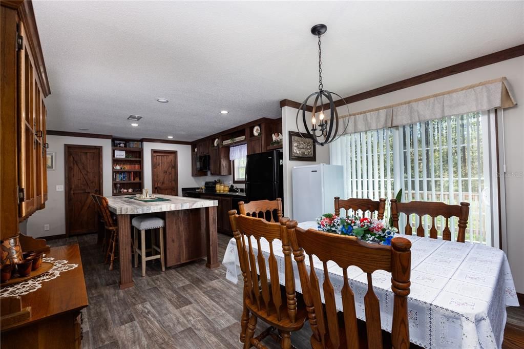 For Sale: $639,900 (7 beds, 4 baths, 3557 Square Feet)