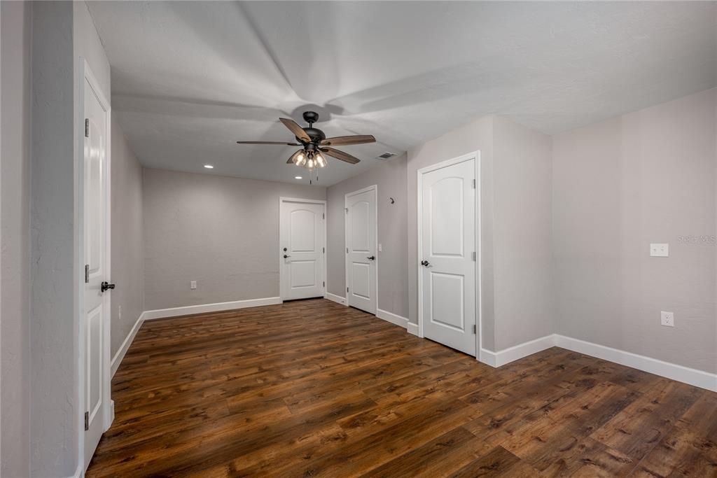 For Sale: $639,900 (7 beds, 4 baths, 3557 Square Feet)