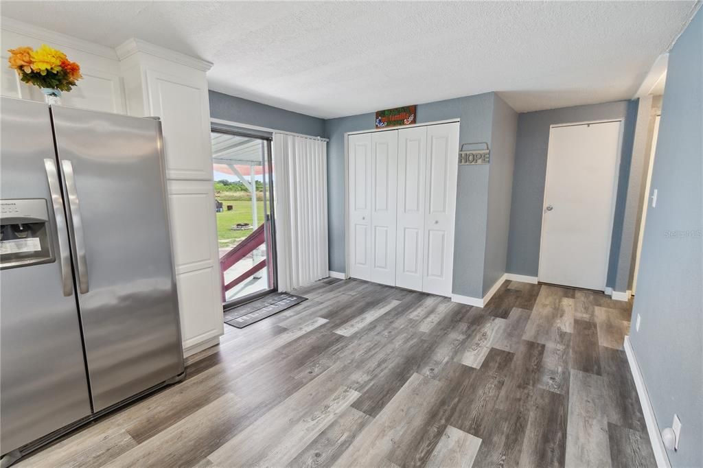 Activo con contrato: $329,900 (4 camas, 2 baños, 1440 Pies cuadrados)