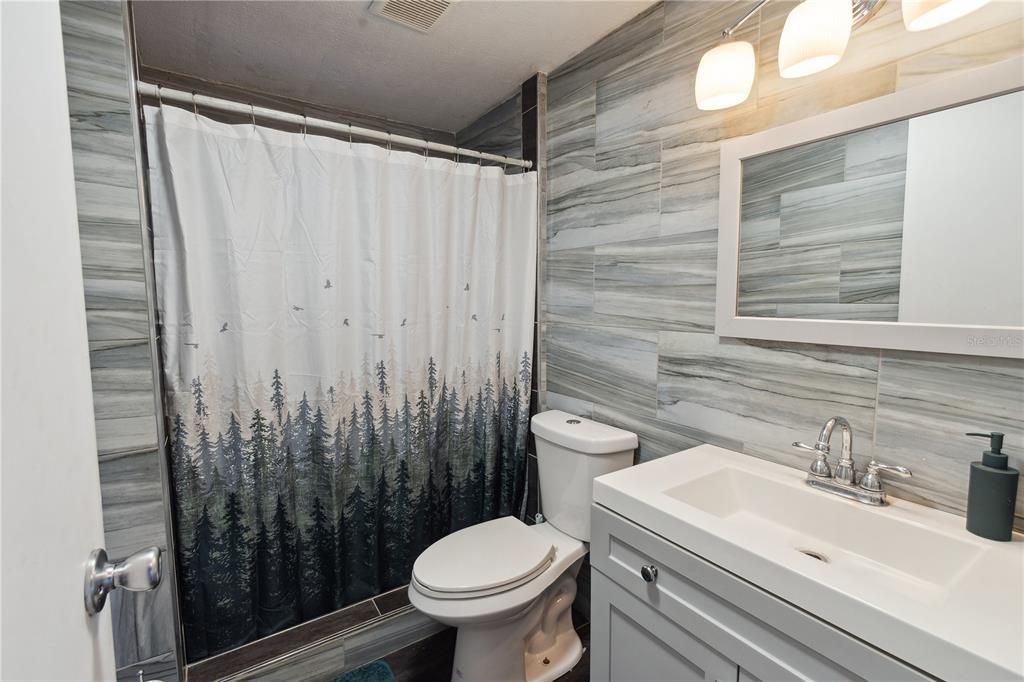 Activo con contrato: $329,900 (4 camas, 2 baños, 1440 Pies cuadrados)