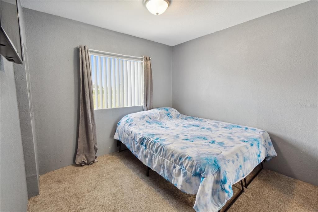 Activo con contrato: $329,900 (4 camas, 2 baños, 1440 Pies cuadrados)